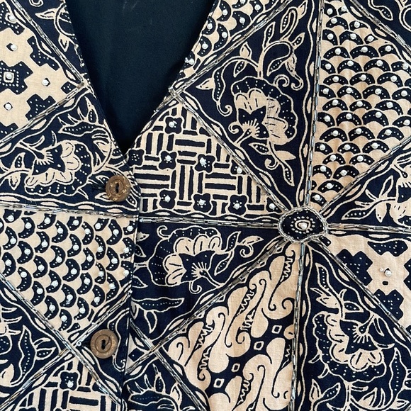 Vest - Picture 3 of 7